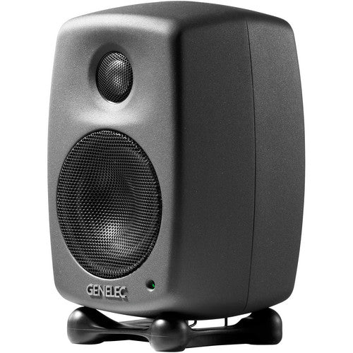 GENELEC 8010AP Monitor activo biamplificado, Amplificación de clase D, Control de inclinación de graves, Filtros de protección y cruce activos