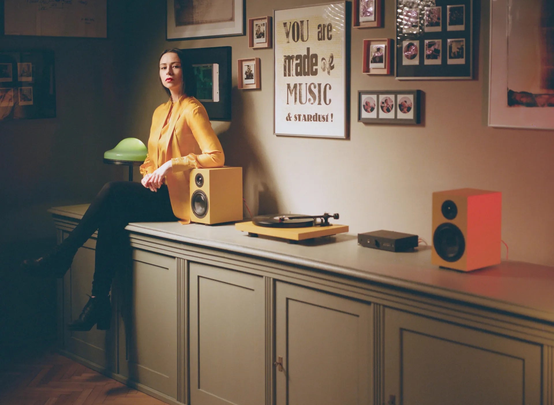 Pro-Ject Colourful Audio System 2: El sistema HiFi All-In-One definitivo. Sonido True Analog con tornamesa Debut EVO 2, amplificador MaiA S3 y altavoces Premium. Calidad audiófila, diseño minimalista y conectividad Bluetooth. ¡Vinilo en estado puro!