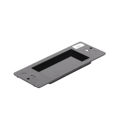 Placa ciega color negro.