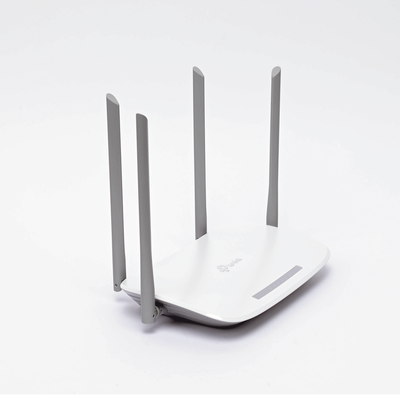 Router Inalámbrico ISP / Doble Banda AC1200 / 4 Antenas Externas / 3 Puertos LAN 10/100/1000 Mbps / 1 Puerto WAN 10/100/1000 Mbps / Compatible con AgiNet Config - AgiNet ACS (herramienta gestión)