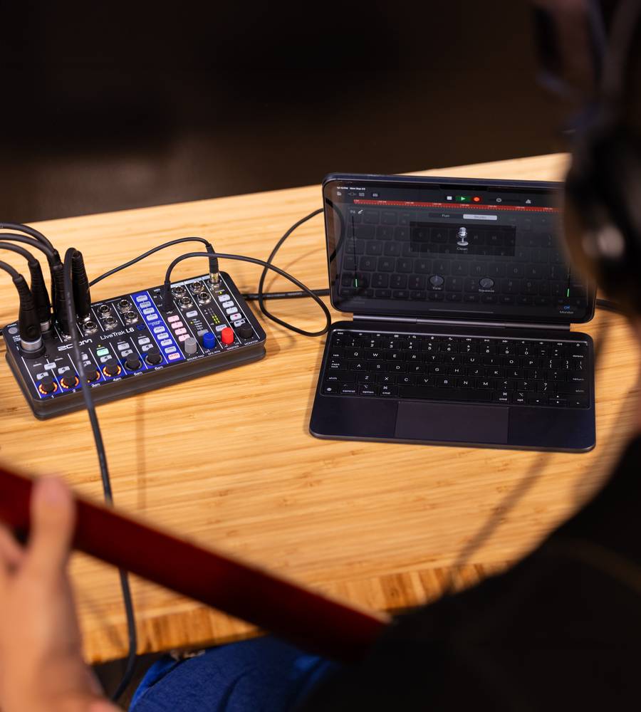 ZOOM ZL6 Mezclador Digital de 10 Canales y Grabadora Multipista 32-bit Float | Interfaz de Audio USB 12 Entradas/4 Salidas, MIDI y Efectos Integrados | Consola Compacta para Podcast, Música y Eurorack | Grabación 12 Pistas en Micro SD y Alimentación USB