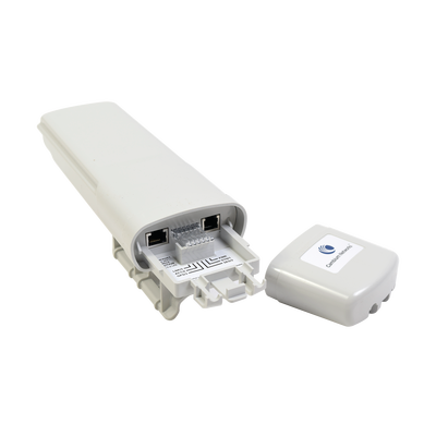 C054045C003B - Serie PMP 450 - Suscriptor Punto - Multipunto para banda libre de 20 Mbps con antena integrada de 9 dBi (55°/55°).