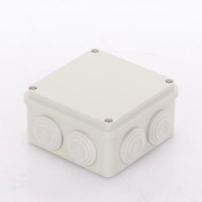 Caja Derivación-Conexión de Plástico (100 X 100 X 54 mm) con 7 Glándulas de Goma. Para Instalaciones Comerciales, Residenciales e Industriales. Incluye Tornillería para su Tapa.