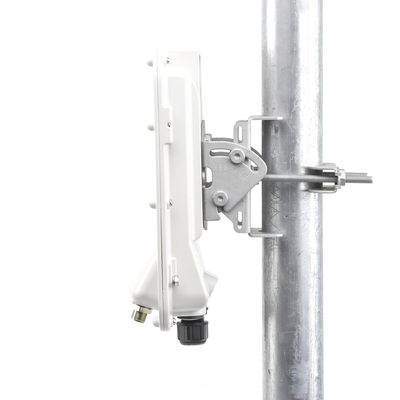 PTP-550 Hasta 1.36 GBps / 4910 - 6200 MHz / 802.11 AC Wave 2 MU-MIMO 4: 4x4 / BackHaul Conectorizado (C050055H014A)