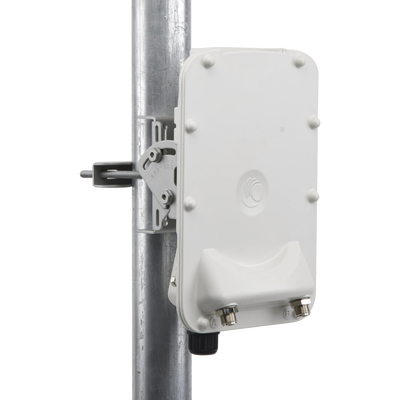 PTP-550 Hasta 1.36 GBps / 4910 - 6200 MHz / 802.11 AC Wave 2 MU-MIMO 4: 4x4 / BackHaul Conectorizado (C050055H014A)