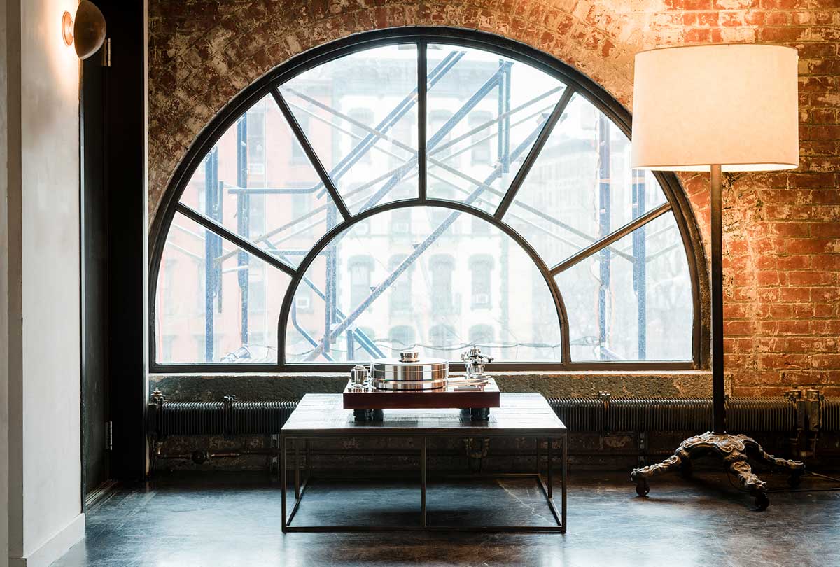 Pro-Ject SIGNATURE 12 Tronamesa de alta gama para "Audiofilos" que celebra los 20 años de Pro-Ject! Superficies metálicas pulidas al alto brillo, Incluye juego completo de herramientas y accesorios de calibración.