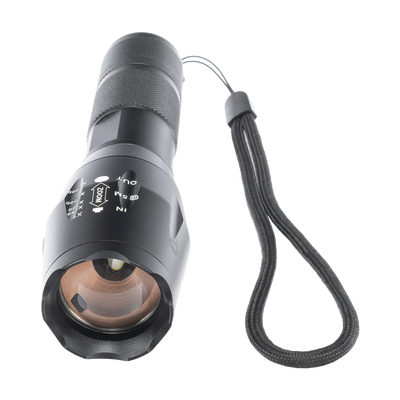 Linterna LED de Aluminio, 800 Lúmenes, IPX4, Resistente al Agua