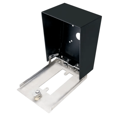 Gabinete para Montaje en Poste ENFORCER / Carcasa de Acero con Pintura en Polvo / Placa Frontal de Acero Inoxidable con Bisagra / IP65 Impermeable / Incluye Herrajes de Montaje y 2 Llaves / Compatible con Dispositivos de Formato Angosto y Ancha