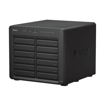 NAS Synology DiskStation DS2422+ | 12 Bahías | Expandible a 24 Bahías | Procesador AMD Ryzen Quad-Core | Hasta 32 GB DDR4 ECC | Caché NVMe SSD | Redes 10/25GbE | Compatible con Virtualización y Vigilancia.