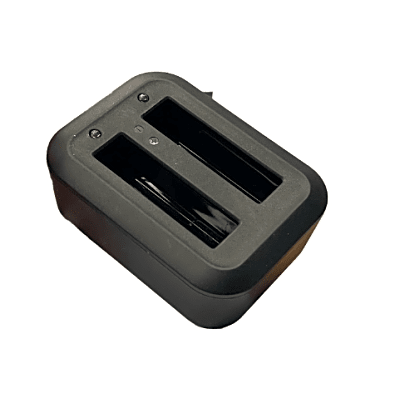 Base de Carga Dual para Baterías de Bodycam| Compatible con XMRX5V2| Diseño Compacto | Carga Rápida Dual | Indicadores de Estado| Material ABS | No incluye Bateria.