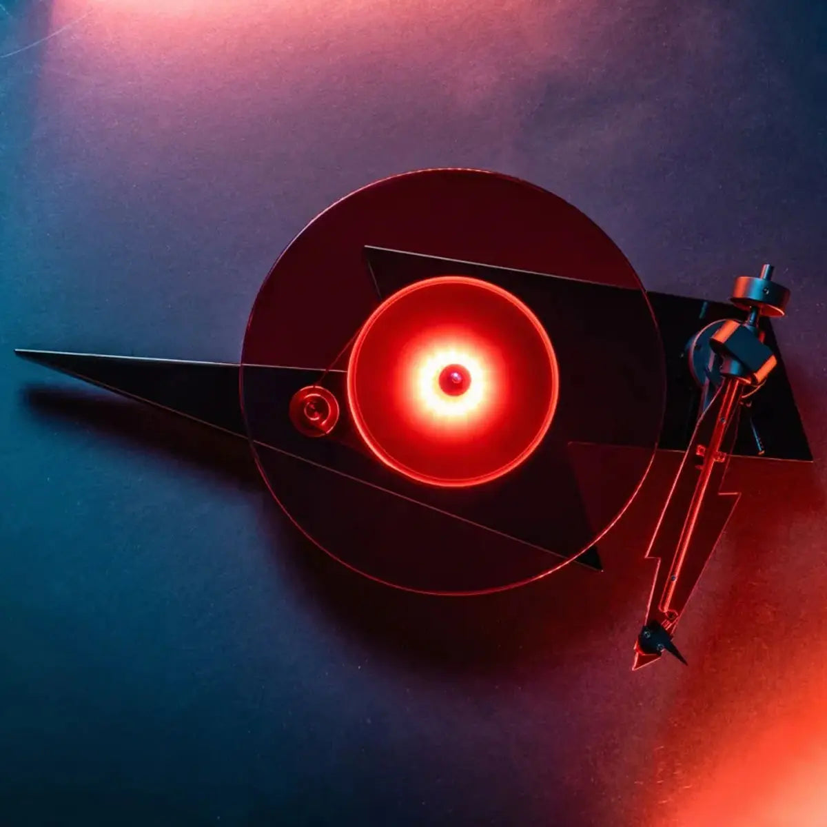 Pro-Ject AC/DC Limited Edition Tornamesa - Toca Discos Hi-Fi con Cápsula Ortofon, Brazo de Aluminio de 8.6" y Plato de Vidrio. Diseño Conmemorativo con el Icónico Logo de AC/DC. Alta Fidelidad para Fans del Rock.