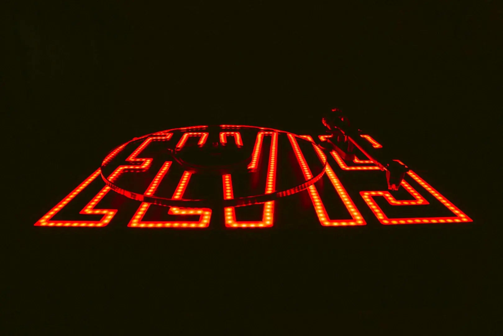 Pro-Ject Elvis Presley Special Edition - Tornamesa Hi-Fi Manual, Motor Sincrónico y Cápsula Ortofon OM5e. Calidad de Sonido Premium para Coleccionistas de Vinilo. Diseño Exclusivo de Alta Fidelidad. Toca Discos