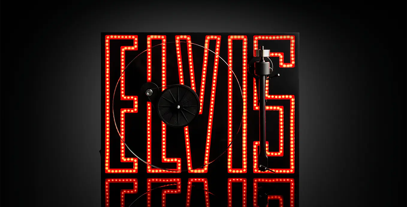 Pro-Ject Elvis Presley Special Edition - Tornamesa Hi-Fi Manual, Motor Sincrónico y Cápsula Ortofon OM5e. Calidad de Sonido Premium para Coleccionistas de Vinilo. Diseño Exclusivo de Alta Fidelidad. Toca Discos