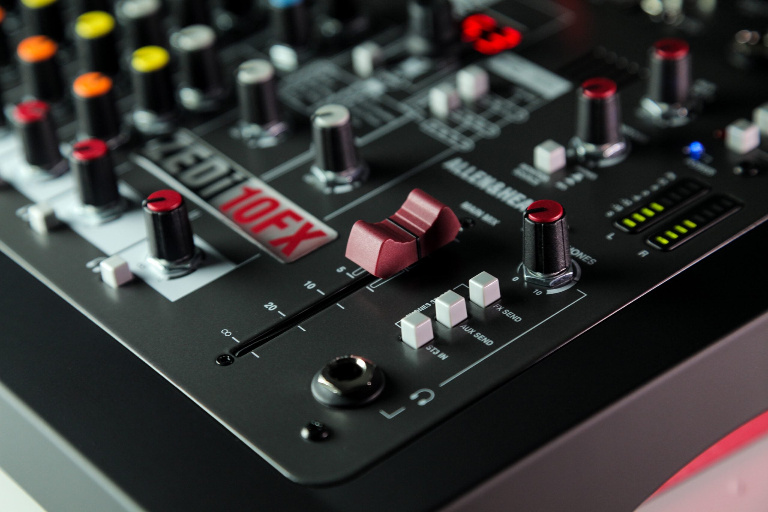 ALLEN & HEATH ZEDi-10FX Mezclador de 10 canales/Interfaz USB con FX2 entradas de guitarra de alta impedanciaEnrutamiento de señal flexible a través de USB