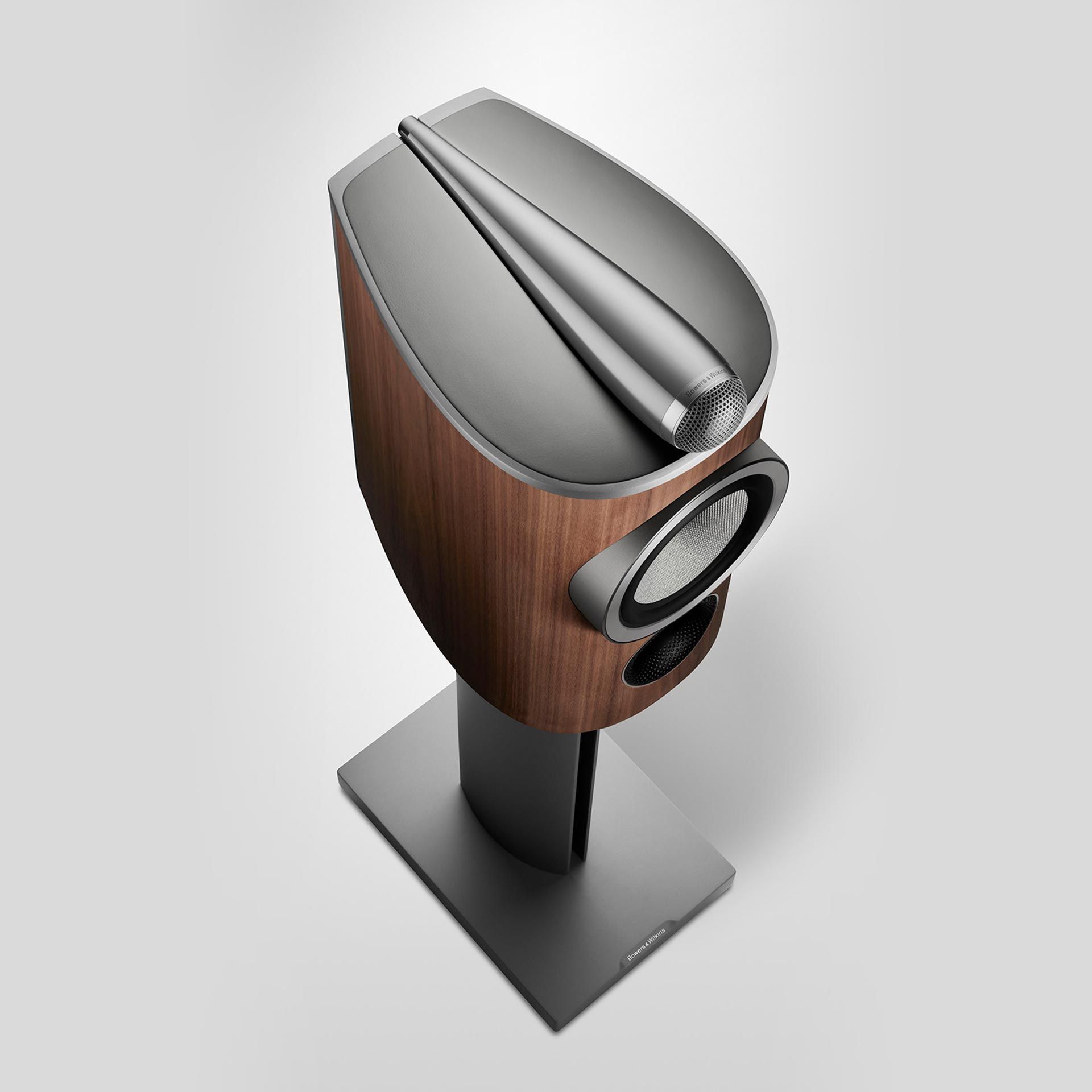 B&W 805 D4 SATIN WALNUT Altavoz de estantería de 2 vías de nogal satinado, el modelo más compacto de la gama Diamond ™ de la serie 800. 1 PAR