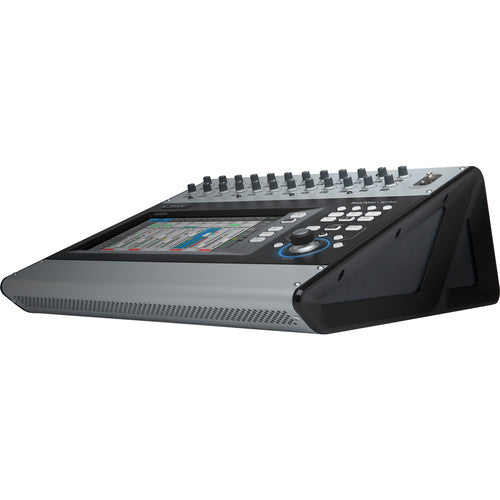 QSC TouchMix-30 PRO Mezclador digital compacto con pantalla táctil, 32 Entradas totales, 16 Salidas, Control inalámbrico mediante aplicación para iPad, Procesamiento DSP, Grabación multipista, Adaptador USB Wi-Fi incluido