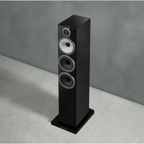 B&W 704 S3 El altavoz más delgado de B&W y es ideal para salas grandes y cines en casa.  Potencia de amplificador recomendada 30 a 150 W de potencia en 8 Ω, Tweeter de carbono desacoplado, 2 woofers de perfil aerodinámico de 5"