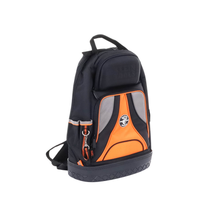 Mochila para herramientas Tradesman Pro™ de 36,8 cm en color negro con 39 bolsillos (No incluye herramientas).