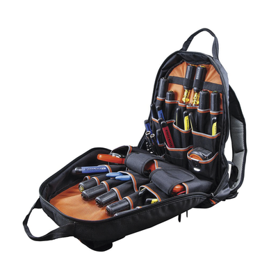 Mochila para Herramientas Tradesman Pro™ de 44.5 cm en Color Negro con 35 Bolsillos (No incluye herramientas).