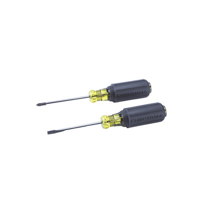 Juego de 8 Desarmadores con Mango Cushion-Grip™: 2 de punta Plana de 1/4'' (6.4 mm) y 5/16'' (7.9 mm); 2 de punta Cabinet de 5/16'' (7.9 mm) y 3/16'' (4.8 mm); tres de punta Phillips n.º 1, n.º 2 y n