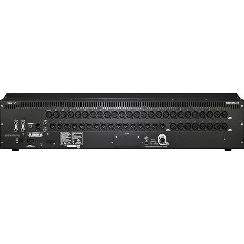 Panel de conexiones trasero de la Allen and Heath SQ-7+ mostrando 32 entradas XLR y 16 salidas.