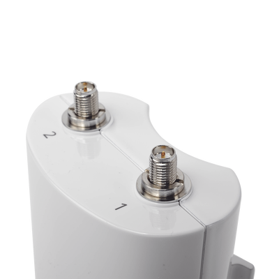 Radio Estación Base de hasta 500 Mbps, Frecuencia de 4.9-6.4 GHz, IP67, 2x2:2 MIMO, Monitoreo a través de la nube, Adaptación automática al entorno.