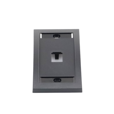 Placa de Pared Vertical Ejecutiva, Salida de 1 Puerto Mini-Com, Con Espacios Para Etiquetas, Color Negro