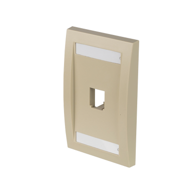Placa de Pared Vertical Ejecutiva, Salida Para 1 Puerto Mini-Com, Con Espacios Para Etiquetas, Color Marfil
