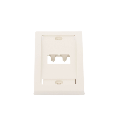 Placa de Pared Vertical Ejecutiva, Salida Para 2 Puertos Mini-Com, Con Espacios Para Etiquetas, Color Blanco Mate