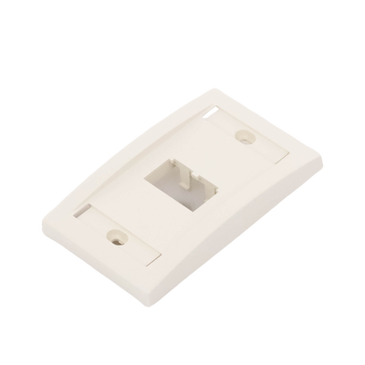 Placa de Pared Vertical Ejecutiva, Salida Para 2 Puertos Mini-Com, Con Espacios Para Etiquetas, Color Blanco Mate