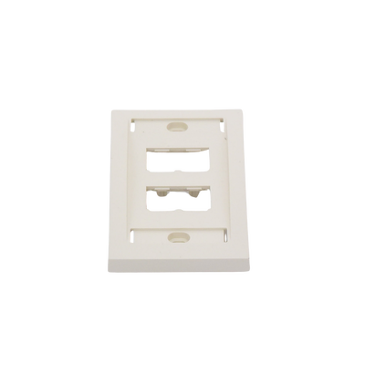 Placa de Pared Vertical Ejecutiva, Salida Para 4 Puertos Mini-Com, Con Espacios Para Etiquetas, Color Blanco Mate