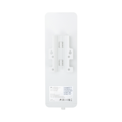 Suscriptor ePMP Force 130 MIMO 2x2 / 28 dBm de potencia / Mejor desempeño en zonas altamente ruidosas / 5150-5970 MHz / Distancia de 3 km en PTMP / Antena integrada de 14 dBi (C050900C505A)