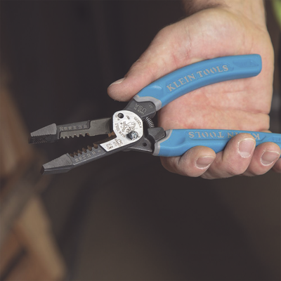 Pelacables con Corte por Cizalla para Cable Sólido 8-18 y Cable Trenzado 10-20 AWG.