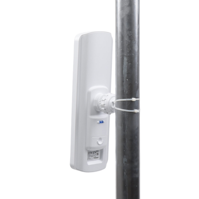Estación Base 2x2 MIMO airMAX LiteAP AC hasta 450 Mbps, 5 GHz (5150 - 5875 MHz) con antena integrada de 17 dBi y cobertura de 90 grados con GPS Sync