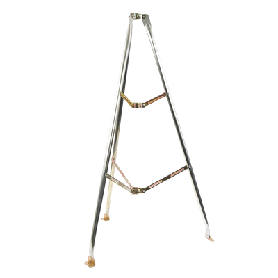 Montaje de tripie para exterior, altura total del tripie 1.52 m. Compatible con mástiles de hasta 3 m de largo 1  1/4 a 2" de diámetro
