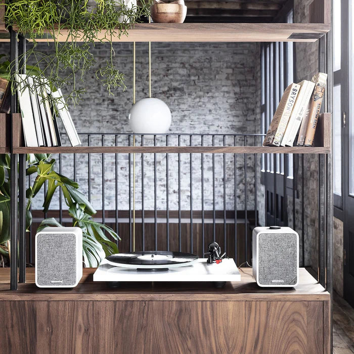 RUARK  MR1 Mk2 Sistema de altavoces estereo Bluetooth, Amplificador de Alta Fidelidad, Entrada digital óptica, Entrada Auxiliar y Salida para Subwoofer, Control Remoto Incluído