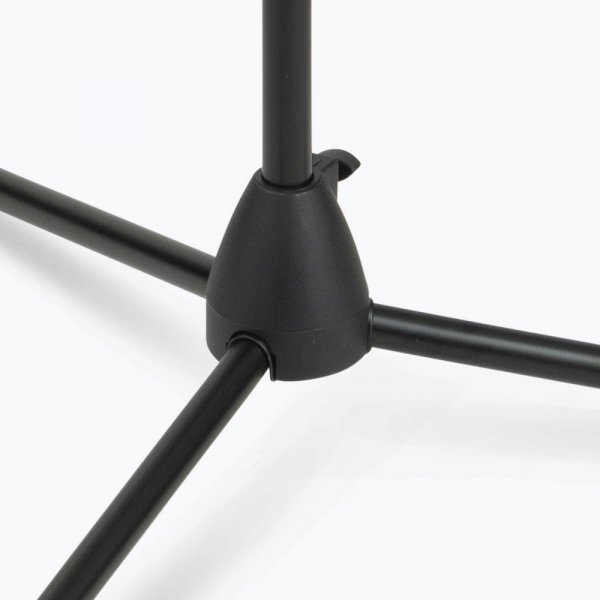 ON STAGE MS7701B Soporte para micrófono con boom, brazo extraíble de 76 cm. se ajusta en ángulo para una colocación precisa del micrófono, base Euro-Style