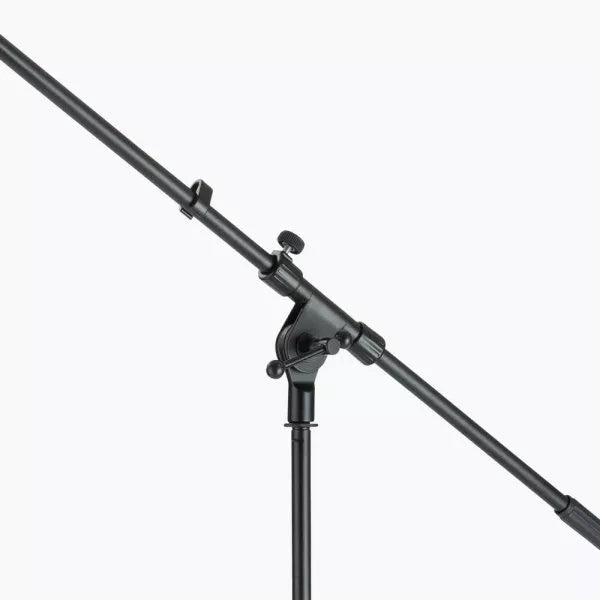 ON STAGE MS7701B Soporte para micrófono con boom, brazo extraíble de 76 cm. se ajusta en ángulo para una colocación precisa del micrófono, base Euro-Style