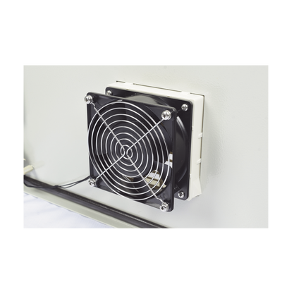 Gabinete Ventilado de Acero IP55 Uso en Exterior (400 x 600 x 250 mm) con Placa Trasera Interior Metálica y Compuerta Inferior Atornillable. Incluye Ventilador, Ventilas, filtros, Chapas y Llave T.