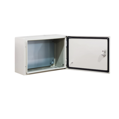 Gabinete de Acero IP66 Uso en Intemperie (500 x 300 x 300 mm) con Placa Trasera Interior Metálica y Compuerta Inferior Atornillable (Incluye Chapa y Llave T). Ideal para Centros de Carga y Tableros de Control