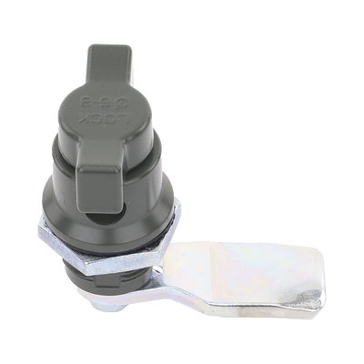 Cerradura de Medio Giro para Gabinetes Línea PST (Acero). Cuenta con Opción para Instalar Candado (no incluido).