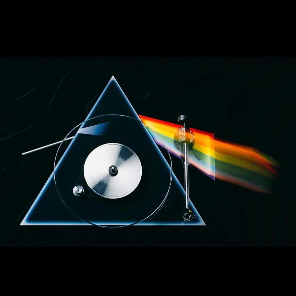 Pro-Ject DARK SIDE OF THE MOON Tornamesa edición especial Pink Floyd, Retroiluminación LED arcoíris regulable, Cable phono semisimétrico incluido. Conectores RCA chapados en oro. Plato de vidrio grueso de 10 mm. Subplato de aluminio de precisión