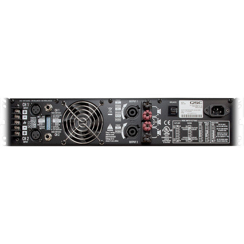 Panel posterior del amplificador QSC RMX 2450a mostrando entradas XLR, salidas Speakon y selectores DIP