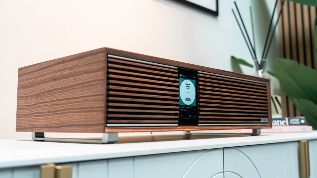 RUARK  R410 Sistema de música integrado, Audio de Internet con Spotify Conect, Tidal Connect, Deezer, Amazon Music, Qobuz. Cast/Multiroom, Apple Airplay2 y Google Chromecast. Entrada HDMI ARC, Optico Digital, USB C, Ethernet RJ45