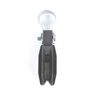 Aislador de paso o esquina con abrazadera incluida de 1 Pulgada  para uso en tubería de malla ciclónica.