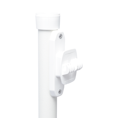 Poste con 6 Aisladores de PASO  para Cerca Electrificada. Tubo Galva. de 1.4m, cal. 18 de 1" Diam. + Pintura Blanca.