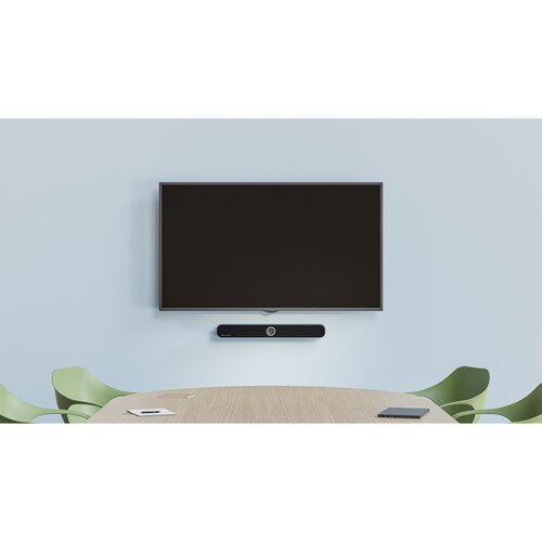 Accesorios de montaje y control de la Sennheiser TeamConnect Bar M instalada en entorno corporativo