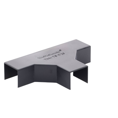 Sección en "T" Color Negro de PVC Auto Extinguible, Para Canaleta TMK-1720-N-CC (5240-02003)