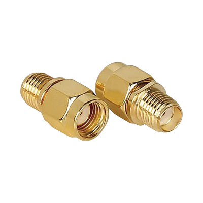 Adaptador SMA Macho Inverso a SMA Hembra, Oro/ Oro/ Teflón.