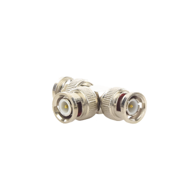 Adaptador de Triple conectores BNC macho para uso en sistemas de video vigilancia en aplicación con cables coaxiales RG-59/ RG-6, Níquel/ Oro/ Politetrafluoroetileno.